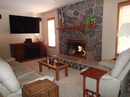 4615 Meadow Ln, Slinger, WI 53086-9516