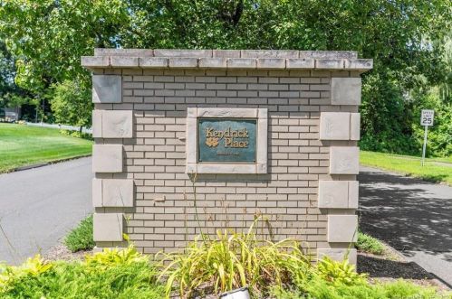 33 Kendrick Ln, Windsor, CT 06095-1713