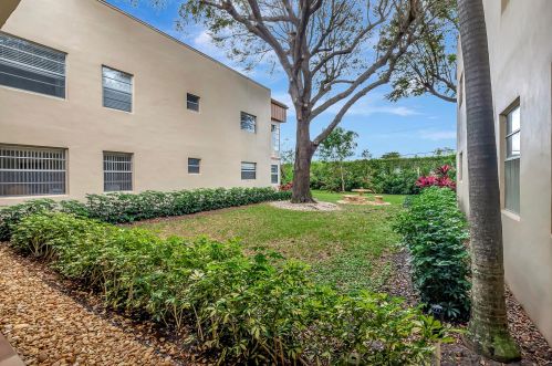 446 Normandy J, Delray Beach FL  33484-4874 exterior