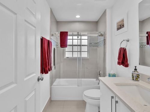 6090 Lake Hibiscus Dr, Delray Beach FL  33484-4617 exterior