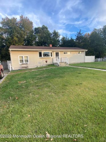 134 Huntley Ave, Berkeley Township NJ  08721-1318 exterior