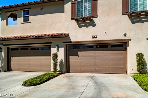 3204 Lisbon Ln, Oxnard CA 93036-7623 exterior