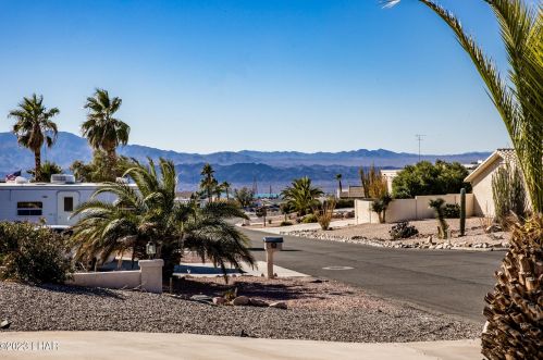 3886 Whaler Dr, Lake Havasu City AZ  86406-4302 exterior