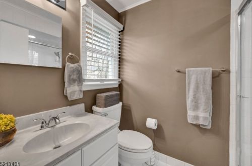 23 Bromleigh Way, Greystone Park NJ  07950-1624 exterior