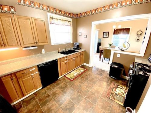 709 Jefferson Ave, Jeannette PA  15644-2710 exterior