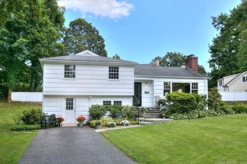 31 Larbert Rd, Southport CT  06890-1341 exterior