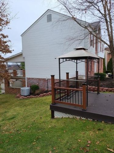 413 Farmcrest Dr, Noblestown, PA 15071-9397