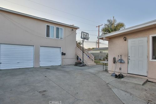 3447 Caspian Ave, Long Beach CA 90810-2330 exterior