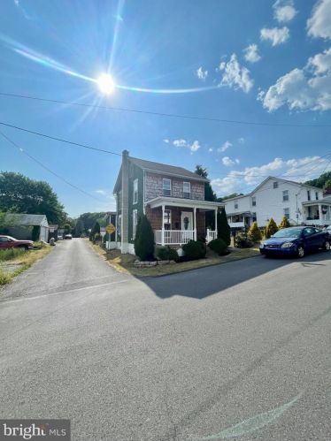 25 Hand St, Porter, PA 17980-1029