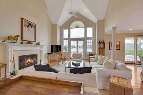 15 Linden Ln, West Hampton Beach, NY 11978-2407