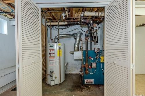 145 Ctr Ave, East Rockaway NY  11518-1002 exterior