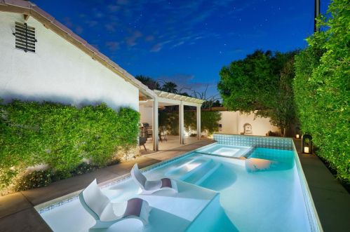 51915 Avenida Alvarado, La Quinta CA  92253-3190 exterior