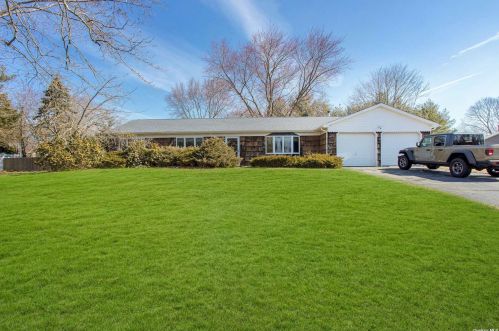 11 Ross Ln, Mount Sinai, NY 11766-2519