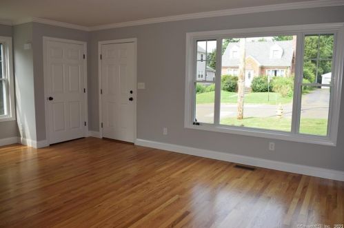 562 Light St, Stratford CT  06614-4657 exterior