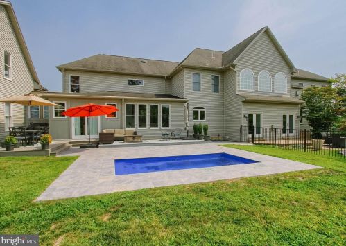 4205 Prosperous Dr, Harrisburg PA  17112-6038 exterior