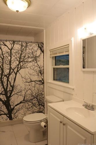 423 Harland Rd, Norwich CT  06360-1954 exterior