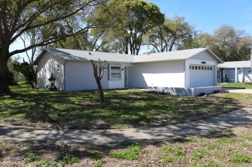 8044 Gleneagle Dr, Port Richey, FL 34668-2310
