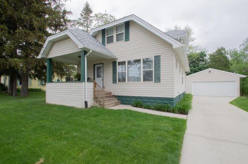 1119 Center St, Watertown, WI 53098-2030