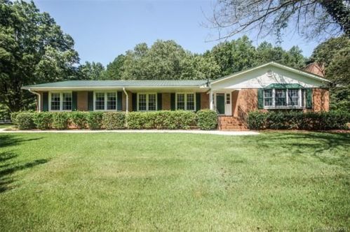 3093 Lin Oaks Pl, Kannapolis, NC 28081-8610