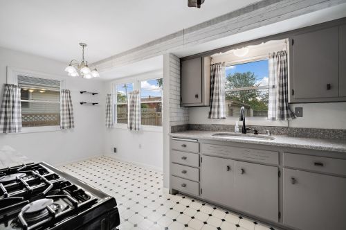 2439 Alvina Ave, Milwaukee WI 53221-4957 exterior