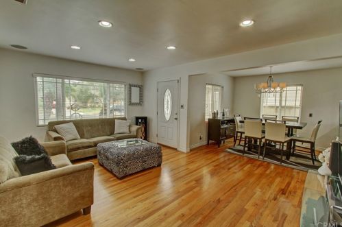 3932 Conquista Ave, Long Beach, CA 90808-2214