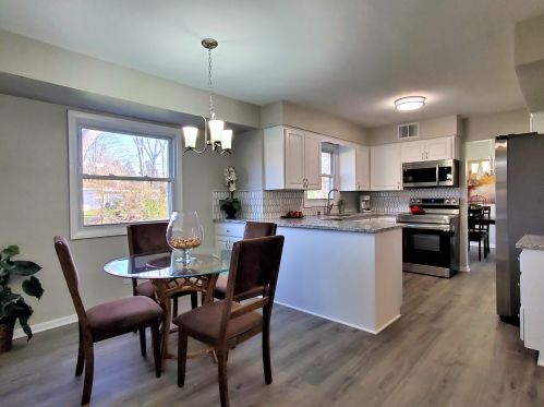 1809 Dixie Dr, Waukesha, WI 53189-7329