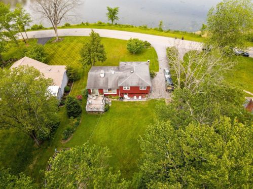 22 Lake Oniad Dr, New Hamburg, NY 12590-3854
