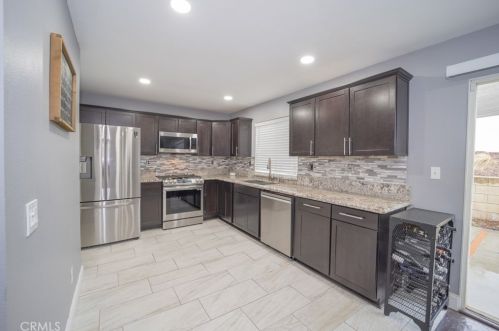 674 Avenida Monterey, Colton, CA 92324-1368