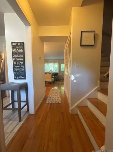 5 Camelot Dr, Bloomfield, CT 06002-2751