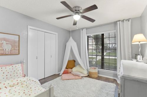 1502 Meadow Glen St, Richardson TX  75081-2541 exterior