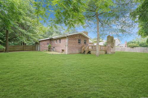 195 Franklin Rd, Oakdale NY  11769-2243 exterior