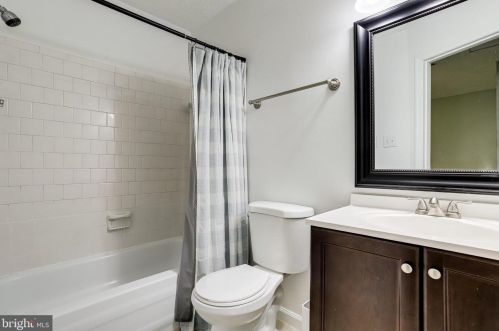 2545 Kingswood Ct, Woodbridge VA  22192-2029 exterior