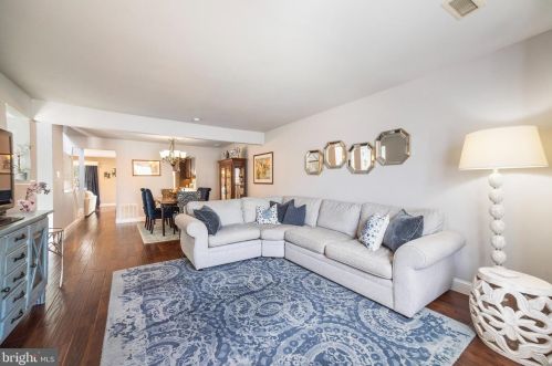 342 Tall Meadow Ln, Yardley PA  19067-6402 exterior