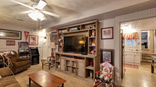 10272 Frd Rd, Cambridge OH  43725-9521 exterior