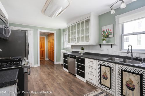 38 Mount Ave, Atlantic Highlands NJ  07716-1236 exterior