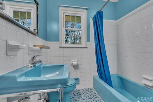 4 Plymouth Ln, East Brunswick NJ  08816-3321 exterior