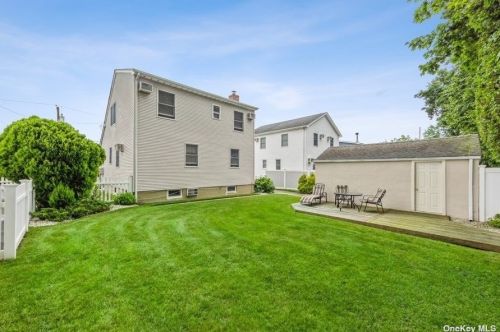 29 Croydon Dr, North Bellmore, NY 11710-3054