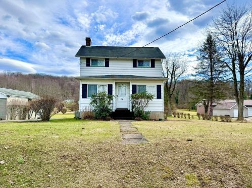 338 Pleasant Valley Rd, South Connellsville, PA 15425-6080