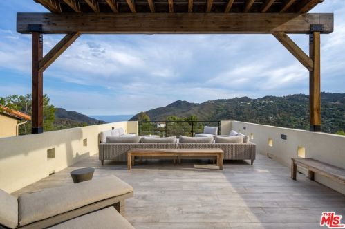 21403 Greenbluff Dr, Topanga, CA 90290-3555