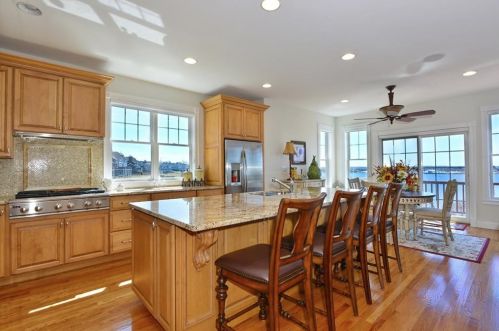 81 Leeshore Ln, Tiverton, RI 02878-4269