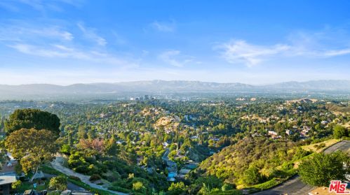 154 Navajo Ln, Topanga CA  90290-4451 exterior