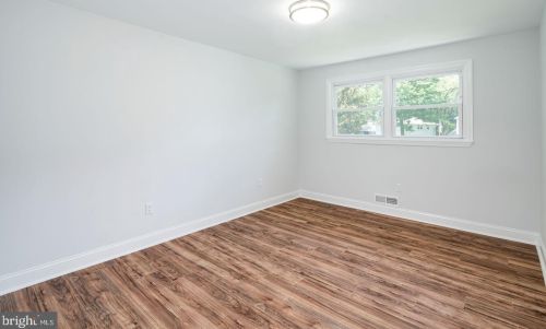 801 Meetinghouse Ct, Riverton NJ  08077-3325 exterior