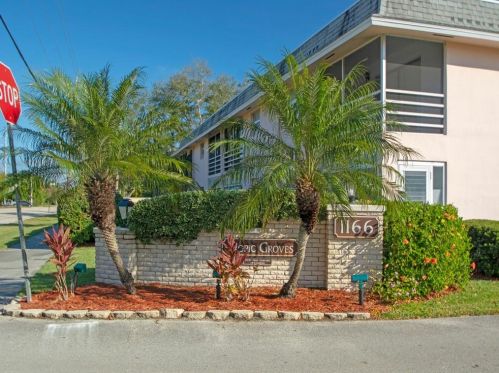 1166 6th Ave, Vero Beach FL 32960-5902 exterior