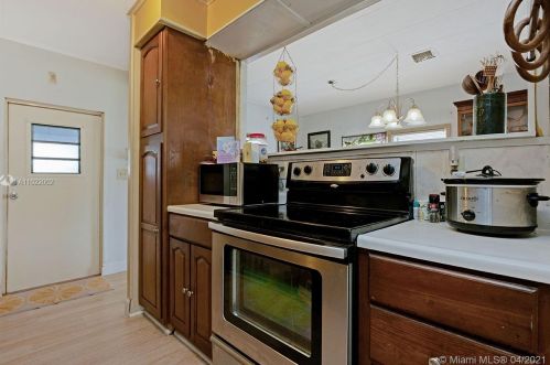 12375 Military Trl, Boynton Beach FL  33436-5575 exterior