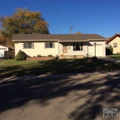 19 Loyola Ln, Pueblo, CO 81005-1922
