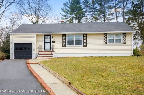 20 Stephenville Blvd, Tinton Falls, NJ 07701-6210