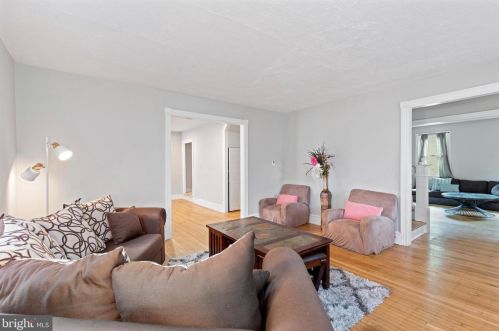 7508 Oak Lane Rd, Melrose Park, PA 19027-3319