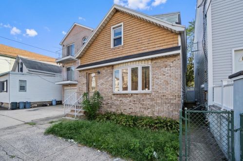 86 19th St, Bayonne, NJ 07002-4541