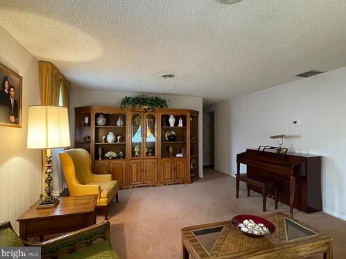 714 Pomona Rd, Riverton NJ 08077-4233 exterior