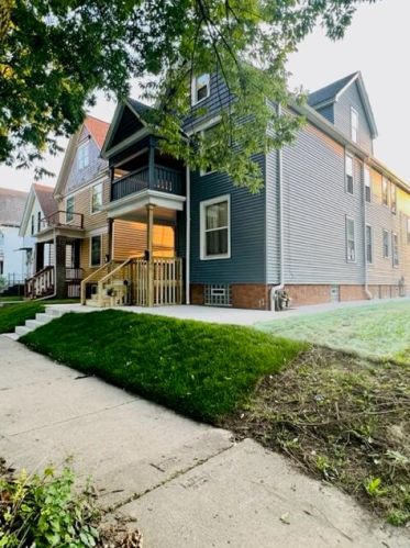 2961 18th St, Milwaukee, WI 53206-2139